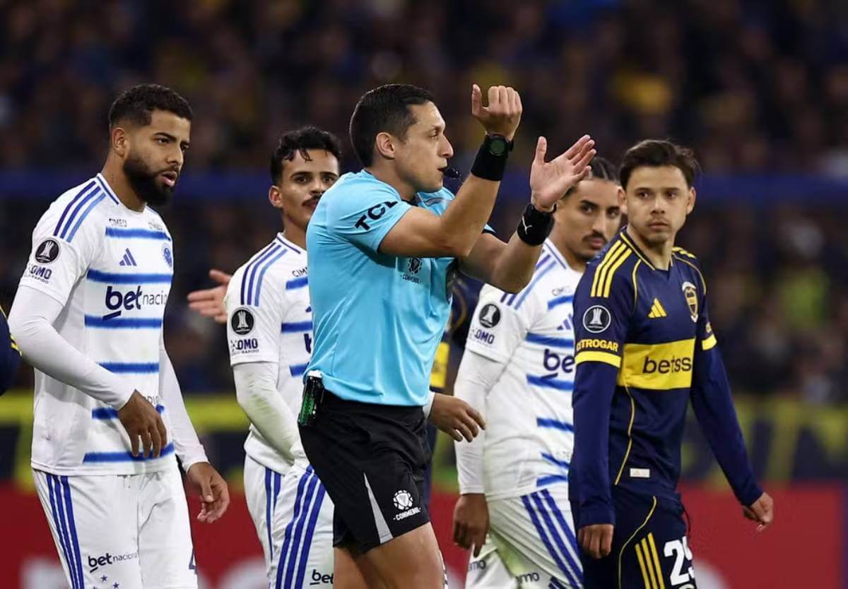 Jesus Valenzuela apitando Boca Juniors x Cruzeiro