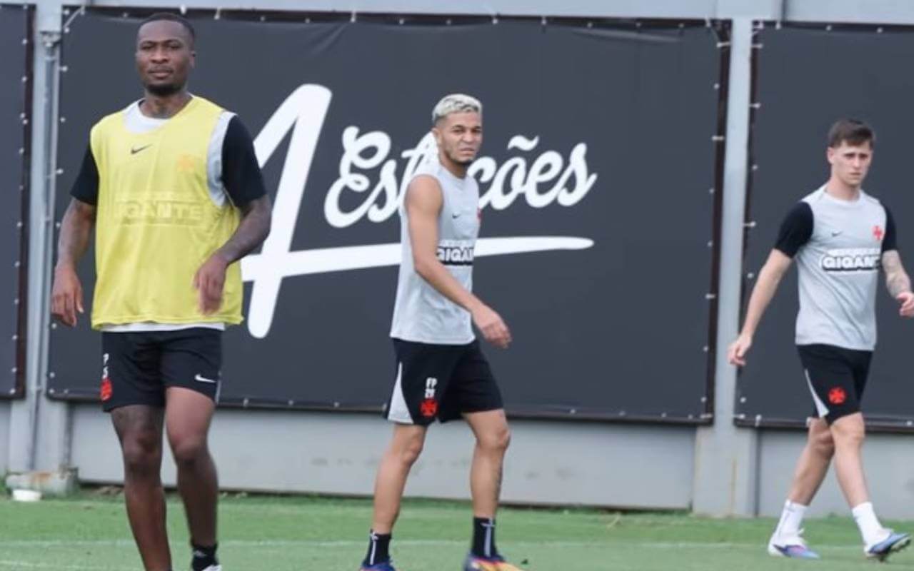 Loide e Estrella durante treino do Vasco