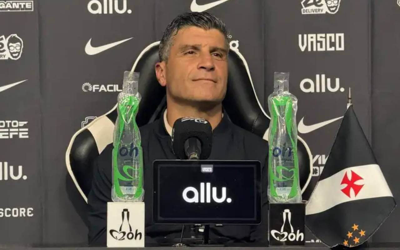 Pedro Emanuel em coletiva no Nilton