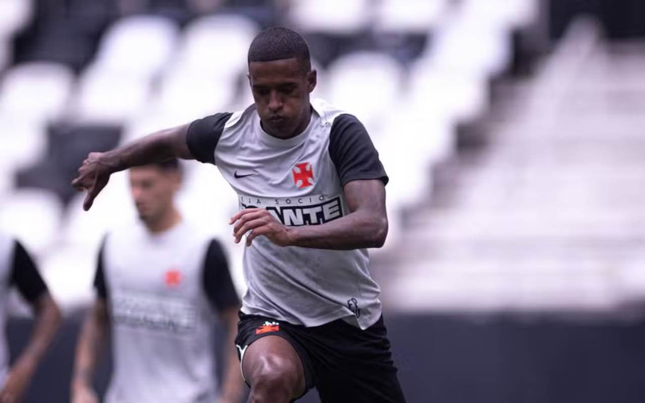 Robert Renan em treino no Nilton Santos