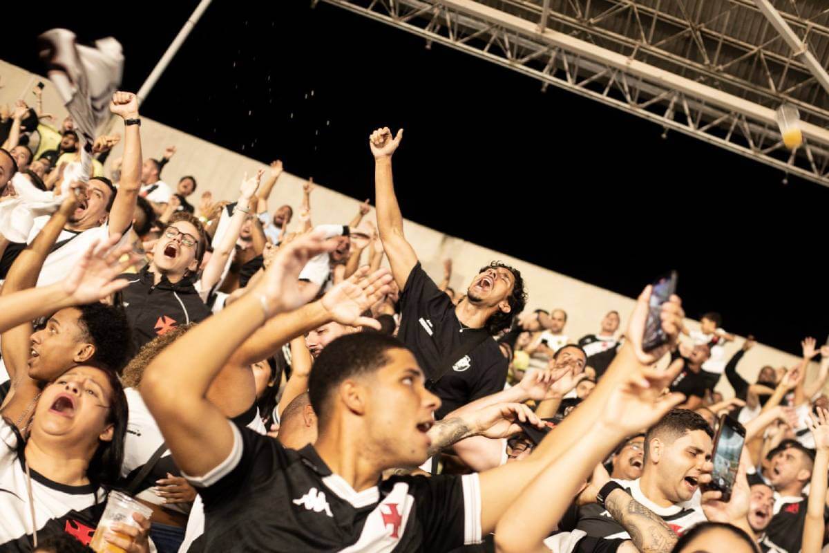 Torcida do Vasco no Nilton Santos